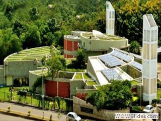 green_architecture_integrating_modern_technology_with_tradit